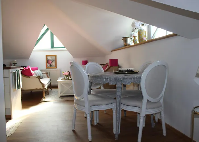 홈스테이 Hideaway Palais Auersperg